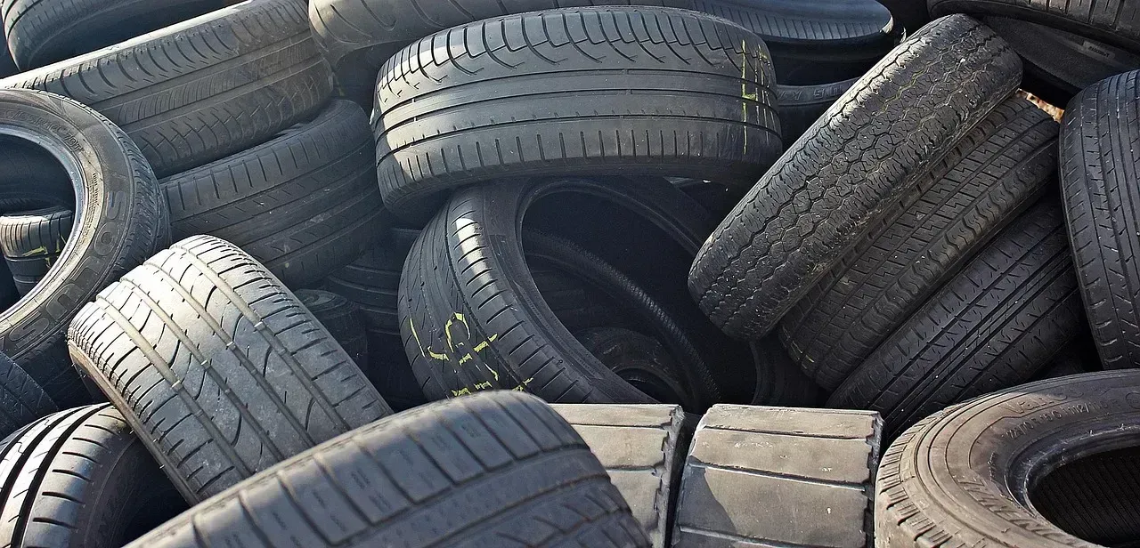 5. Old Tires (Image Credits: Pixabay)