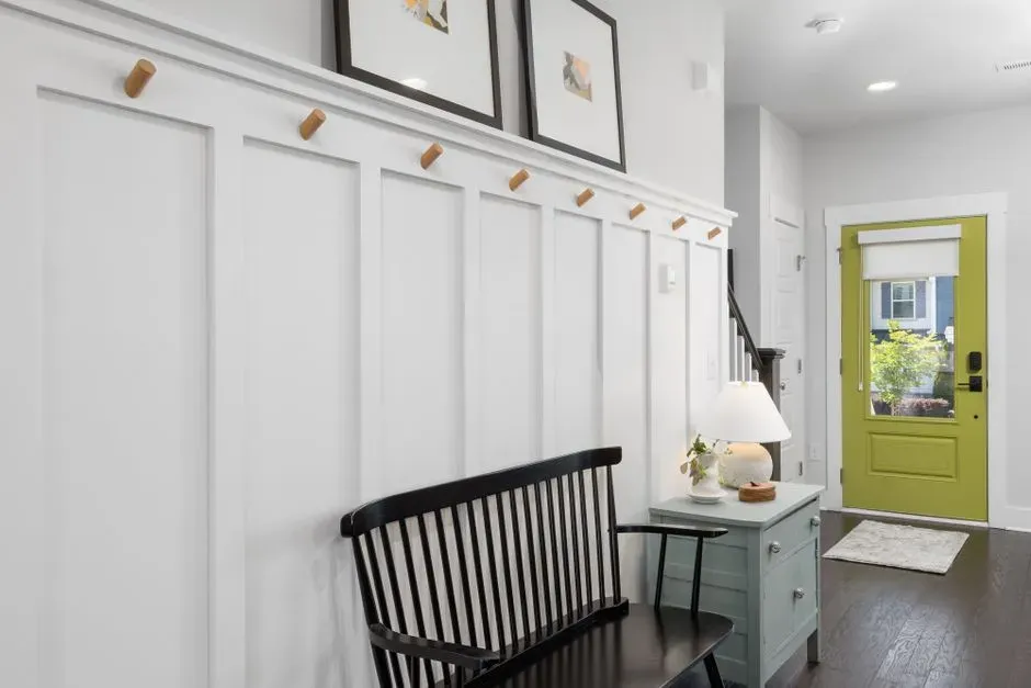 A hallway or entryway designed for a pause, not just passing through (Image Credits: Pexels)