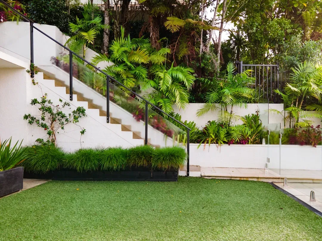 Layered natural gardens for depth without the upkeep (Image Credits: Unsplash)