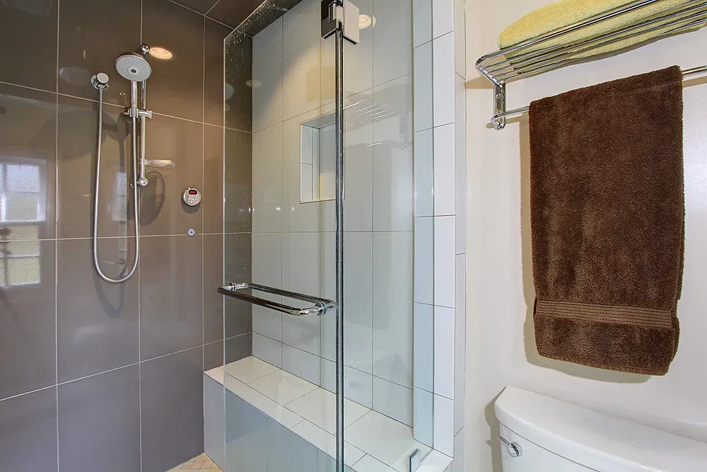 Steam showers and quiet wellness tech (Kendyl Young, Flickr, CC BY 2.0)