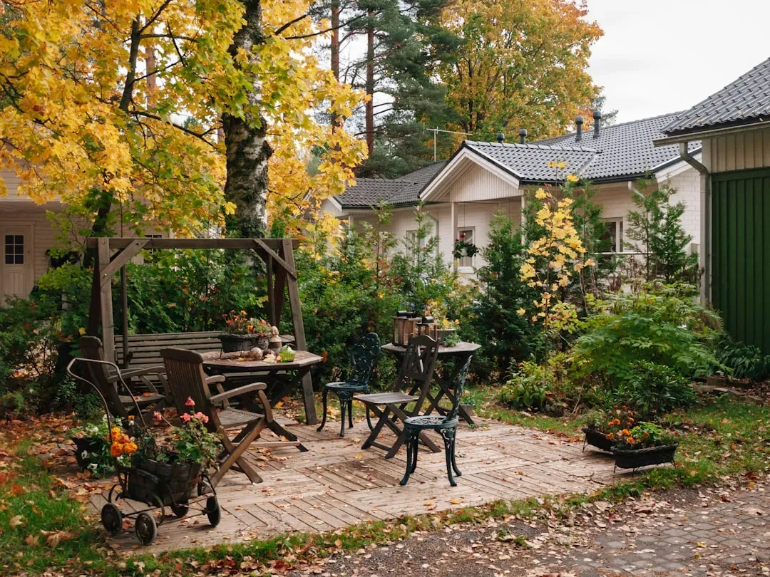 Zoning Turns a Yard Into Several Rooms at Once (Image Credits: Unsplash)
