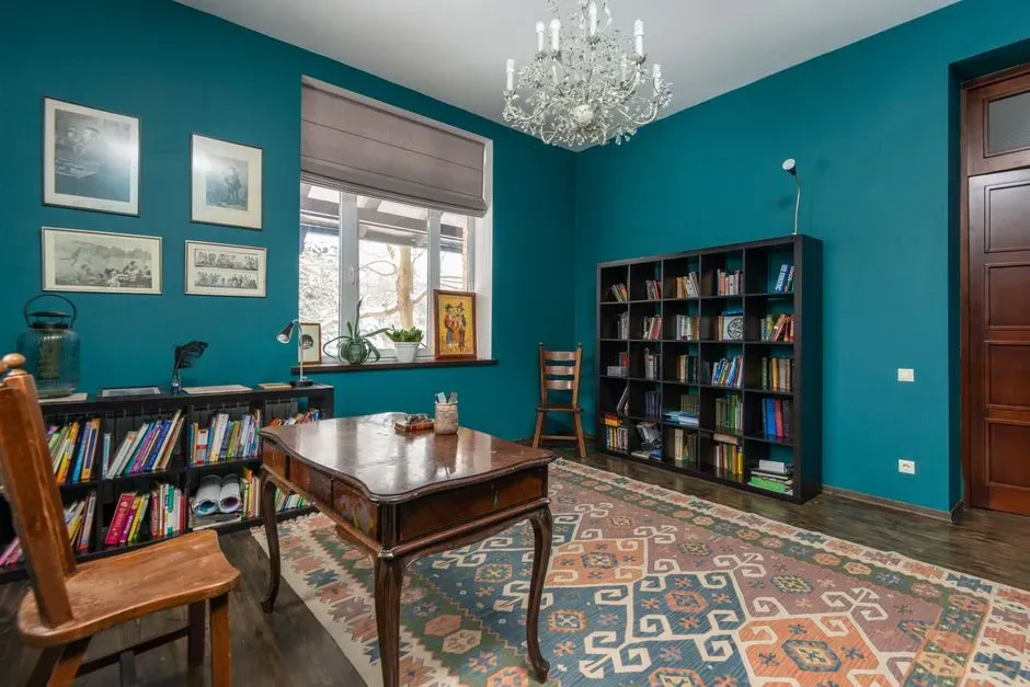 Color takes center stage again (Image Credits: Pexels)