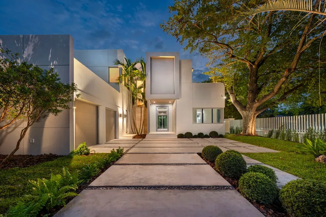 Curb appeal still opens the door (Image Credits: Unsplash)