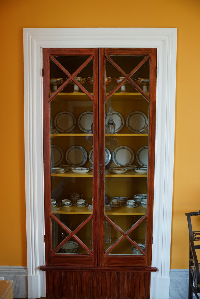 Formal Dining Rooms with Built-in Features (Image Credits: Flickr)