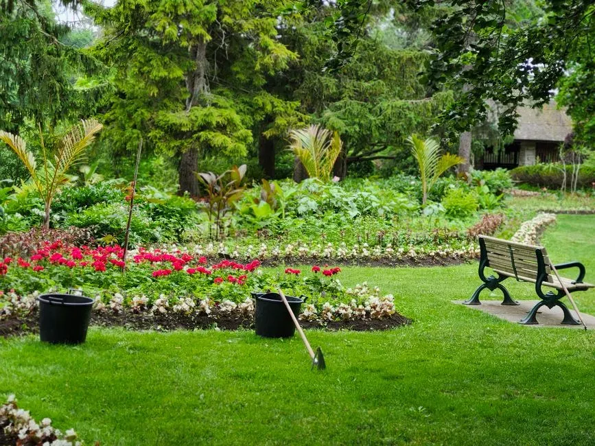 Multi-zone gardens that serve different moods (Image Credits: Pexels)