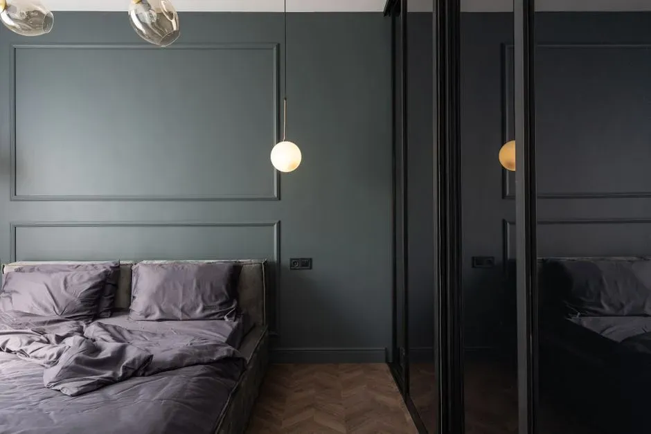 Matte finishes over glossy surfaces (Image Credits: Pexels)
