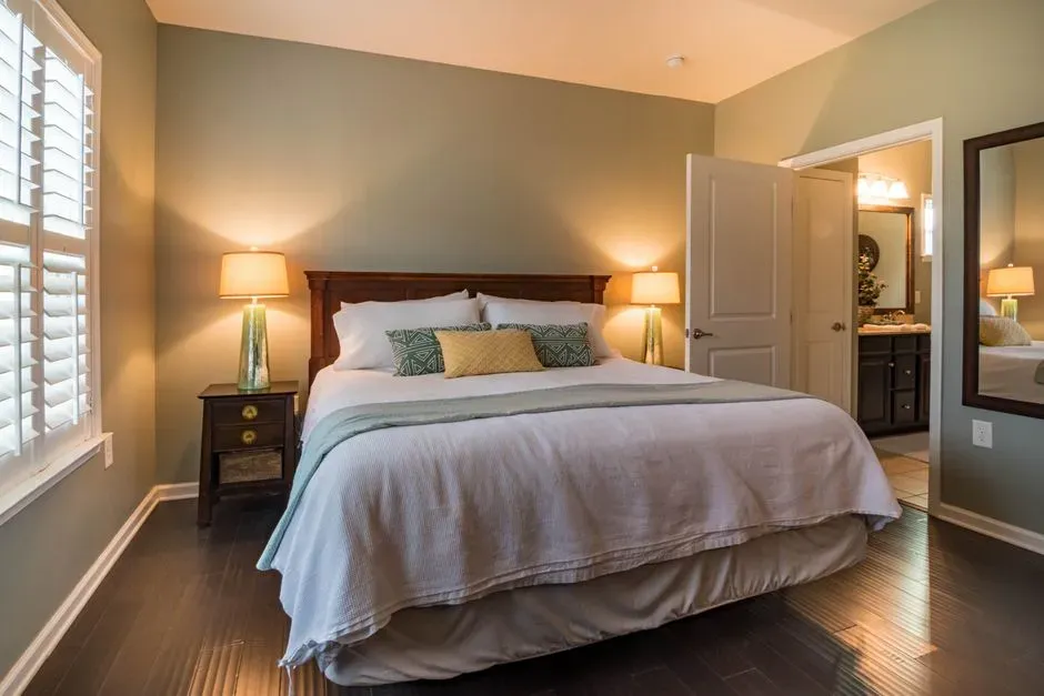 Making Small Rooms Feel Larger (Image Credits: Pexels)