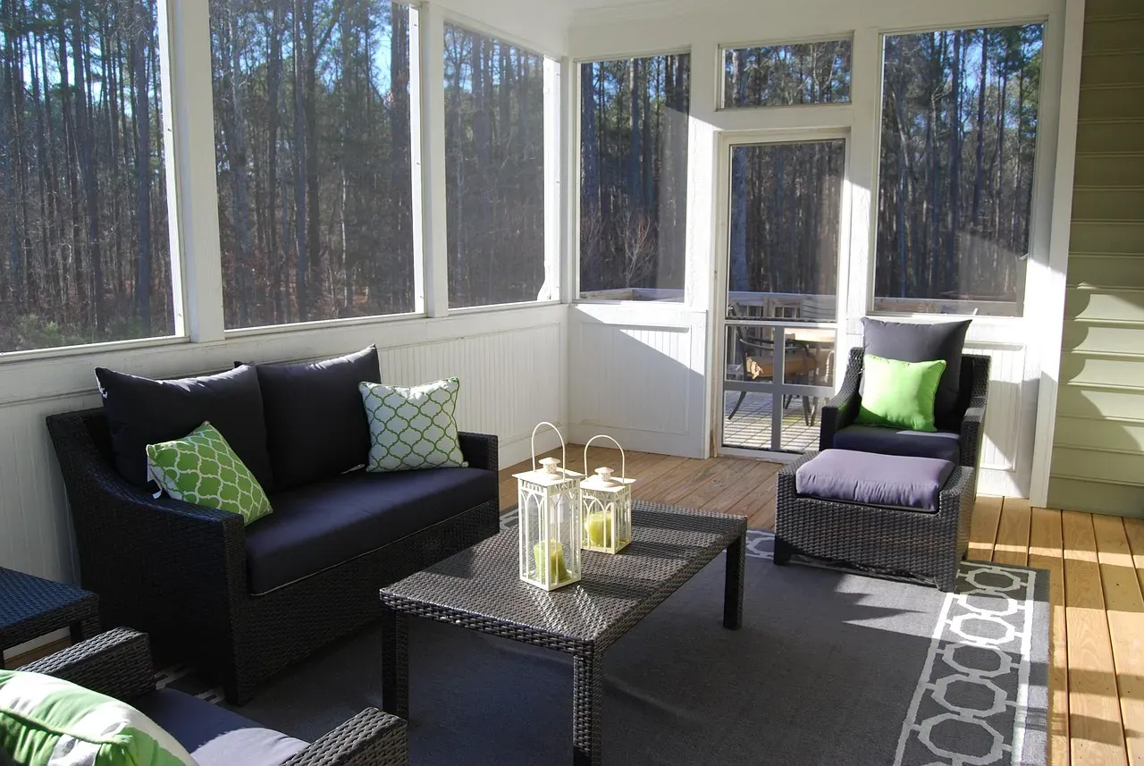 Sunrooms and three-season porches making a comeback (Image Credits: Pixabay)