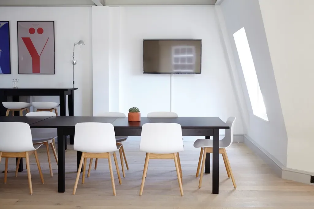 Give Negative Space Room to Breathe (Image Credits: Rawpixel)