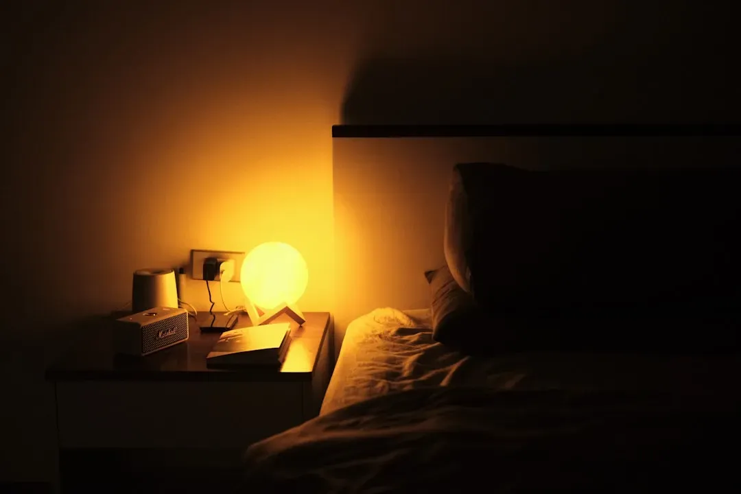 The Evening Shift: Warm Light and the Wind-Down Effect (Image Credits: Unsplash)