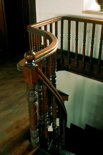Older Homes Often Carry Better Craftsmanship Stories (Image Credits: Pexels)