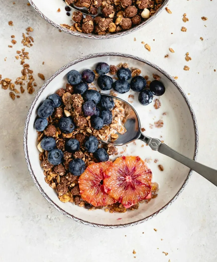 11. A Simple Whole Grain Cereal with Plant-Based Milk and Fruit (Image Credits: Unsplash)