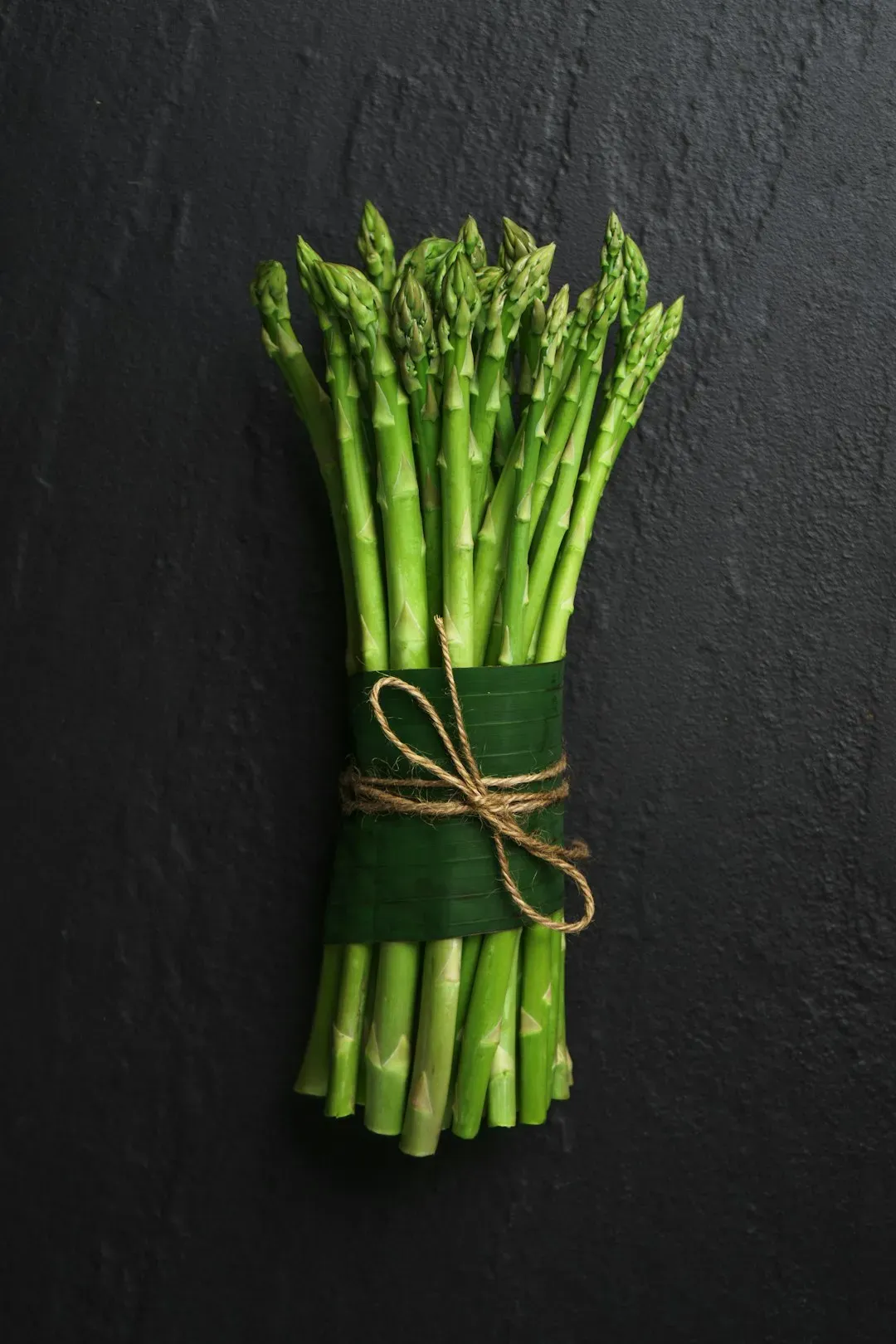 Fresh asparagus at farmers market