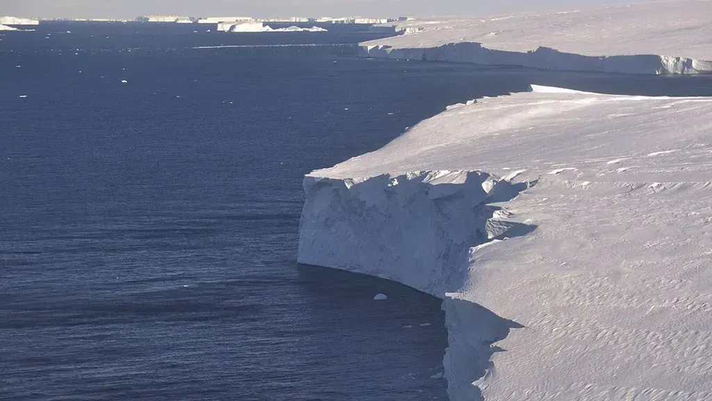 Seawater intrusion beneath the ice is worse than assumed (Felton Davis, Flickr, CC BY 2.0)