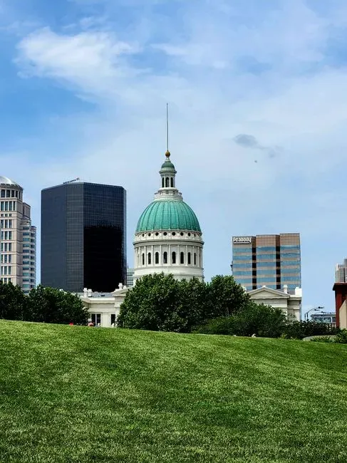 7. St. Louis and the Central Heat Belt Corridor (Image Credits: Pexels)