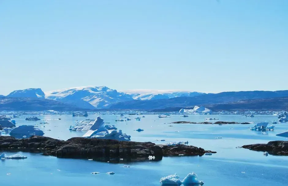 Ice sheets on the edge (Image Credits: Pexels)