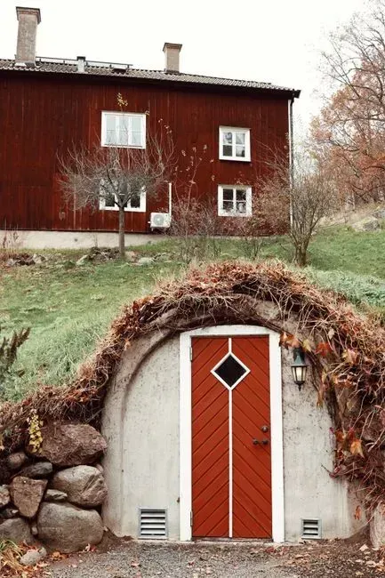 6. The Greatest Generation and Root Cellars for Temperature Stability (Image Credits: Pexels)