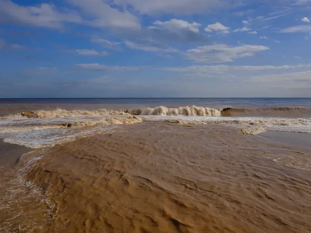 Sea levels rising on top of sinking land (Image Credits: Unsplash)