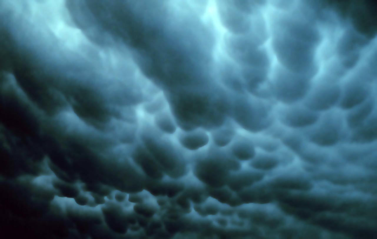 Special Cloud Formations and What They Signal (image credits: wikimedia)