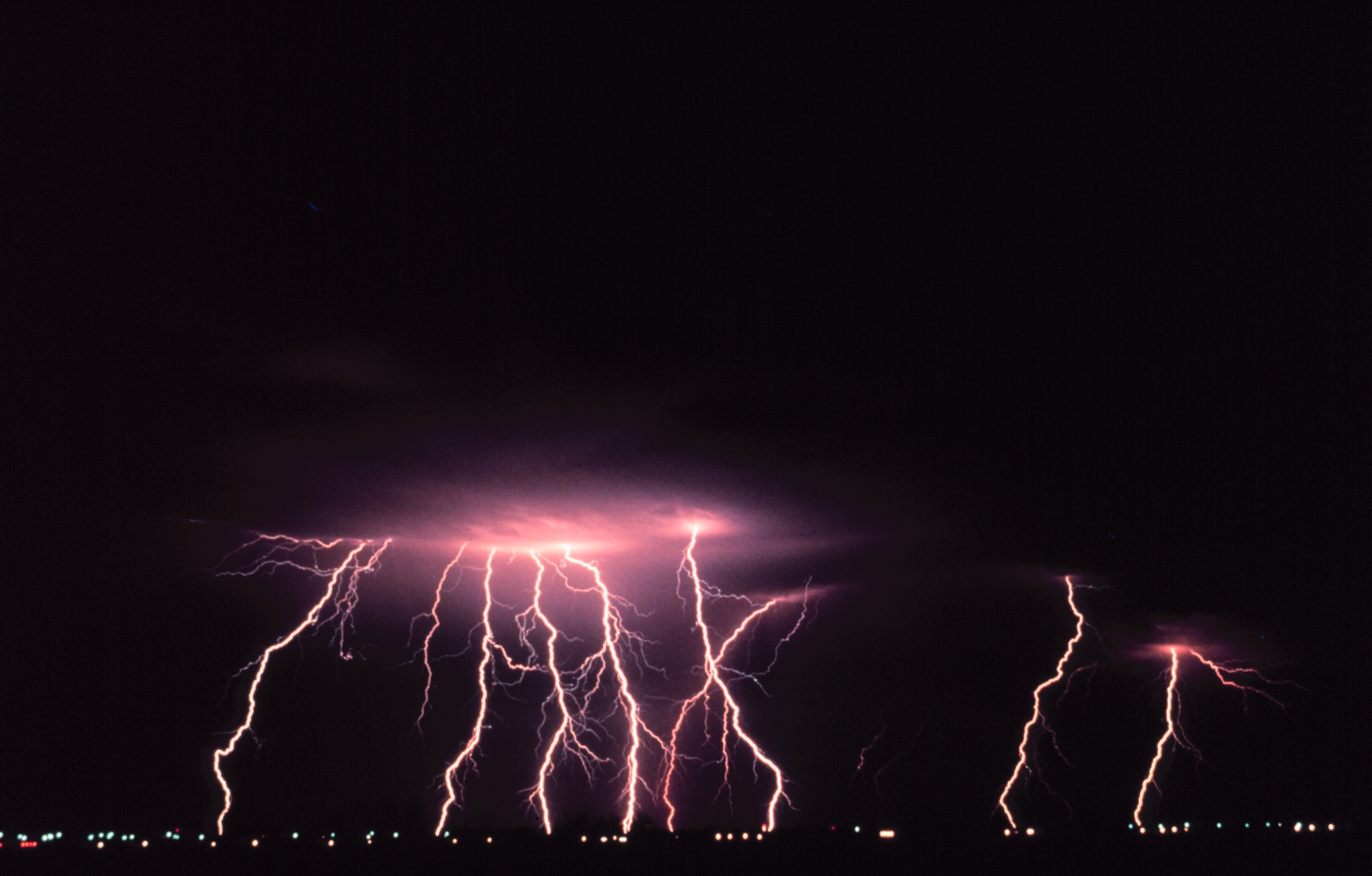 Multiple Lightning Strokes Use the Same Channel with 40-50 Millisecond Gaps (image credits: wikimedia)