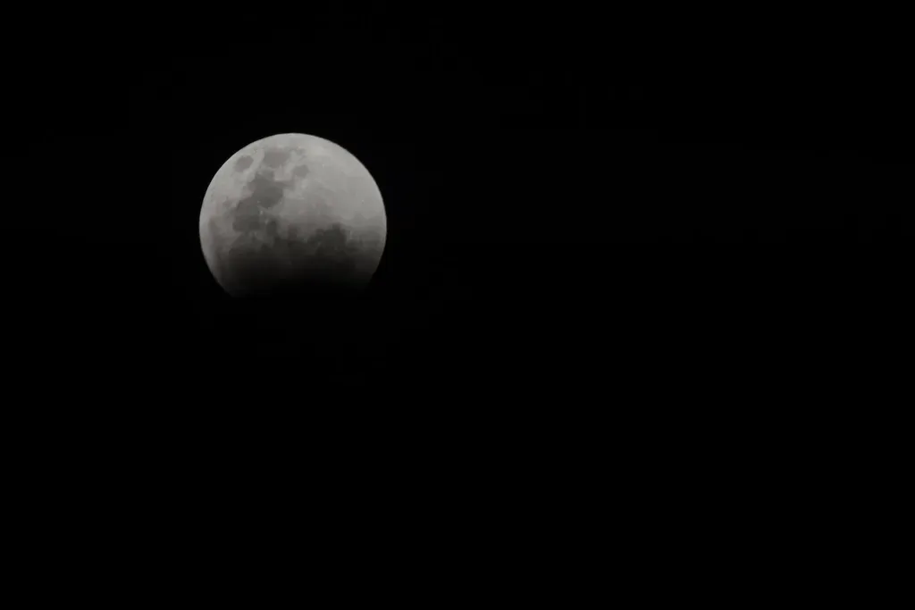 7. "The Dark Side of the Moon" (Image Credits: Rawpixel)