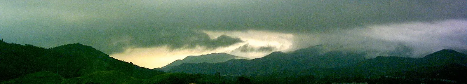 Nimbostratus clouds (By Typhoonchaser, CC BY-SA 3.0)