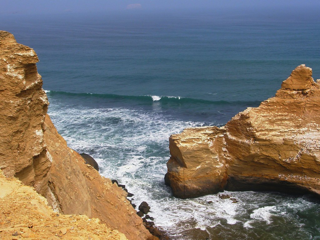 No Tsunami Threat Despite Coastal Location (image credits: flickr)
