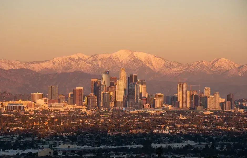 Los Angeles – Green New Deal, Old Infrastructure (Image Credits: Pexels)