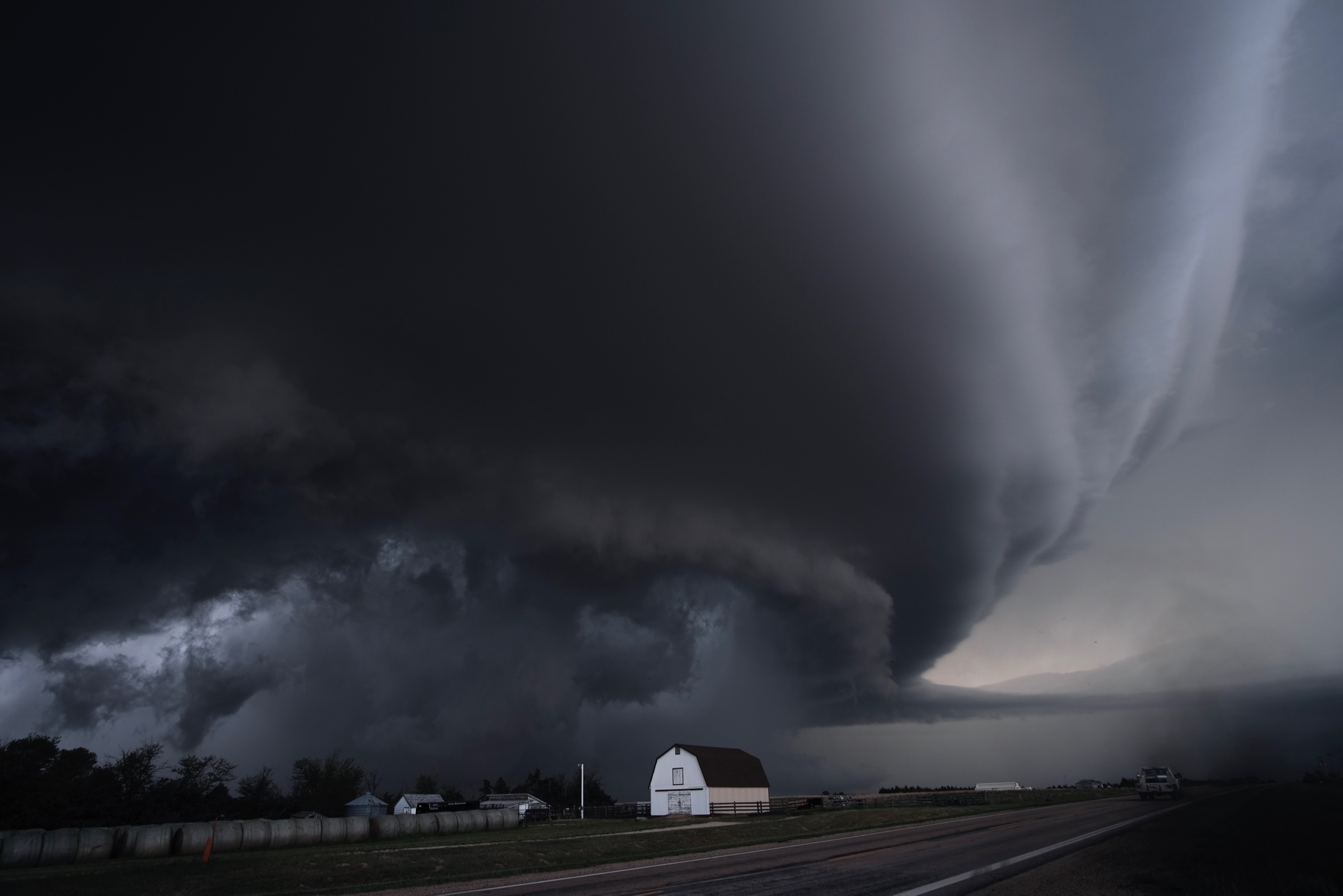 The Rotating Fury That Begins in the Atmosphere (image credits: wikimedia)