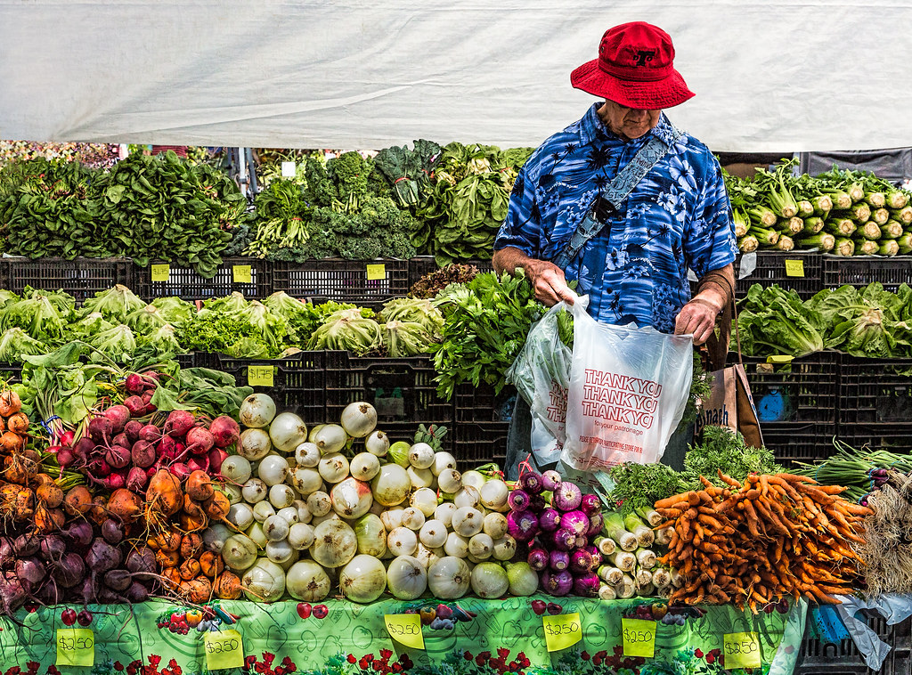 Consumer Demand Shifts Toward Locally Grown Over Organic (image credits: flickr)