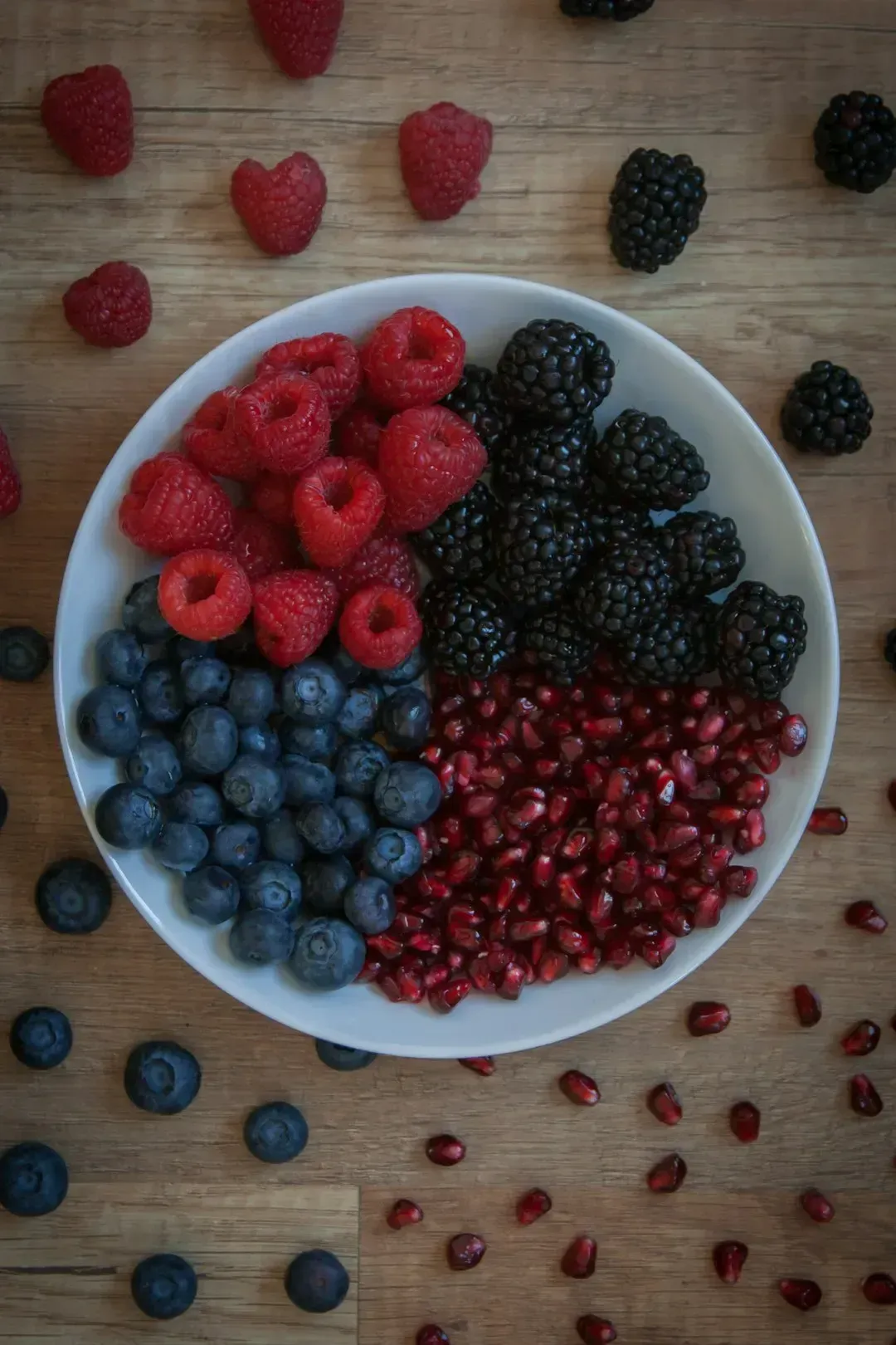 5. Berries and other polyphenol-rich fruits (Image Credits: Unsplash)
