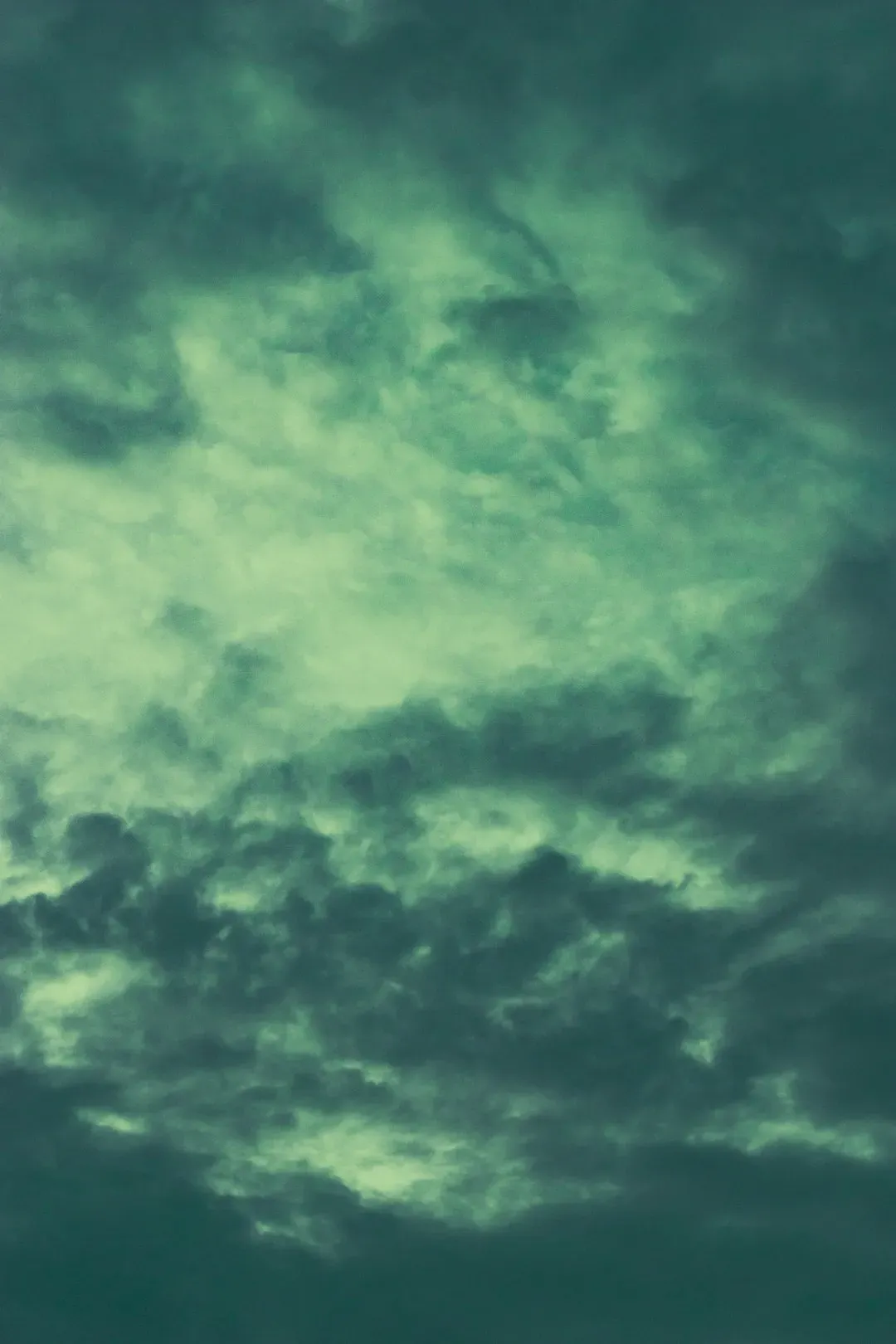 2. A sky that turns an odd shade of green or dark gray (Image Credits: Unsplash)
