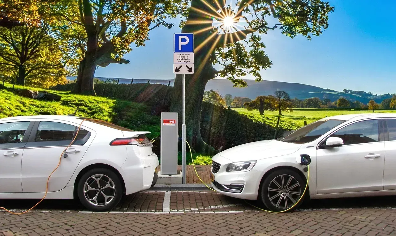 4. Electric Vehicles: Cleaner, Yes - But Not Automatically Carbon-Free (Image Credits: Pixabay)