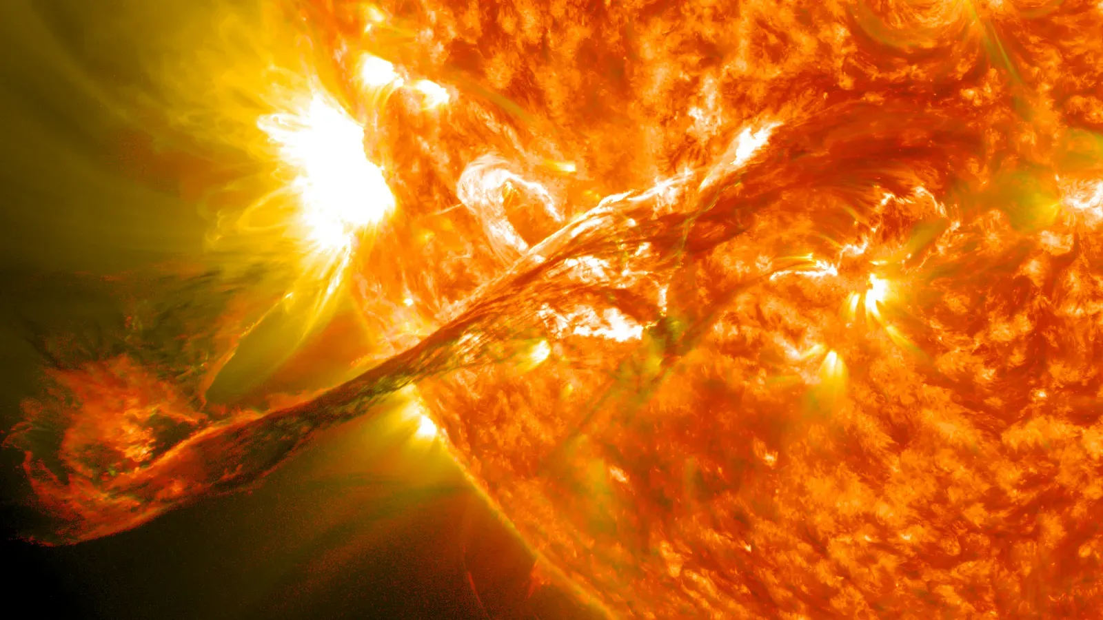 3. A fast, Earth-directed coronal mass ejection is detected (Flickr: Magnificent CME Erupts on the Sun - August 31

Also available on NASA's Image and Video Library as GSFC_20171208_Archive_e001662, CC BY 2.0)