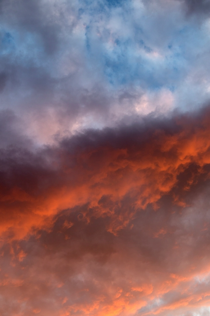 Extraordinary Sky Phenomena Observed Worldwide (image credits: rawpixel)