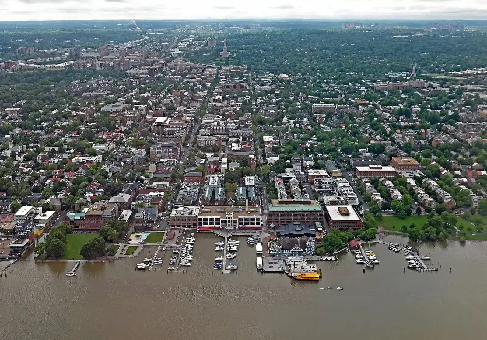 8. Alexandria, Virginia: Flood Resilience as a Luxury Feature (Image Credits: Wikimedia)
