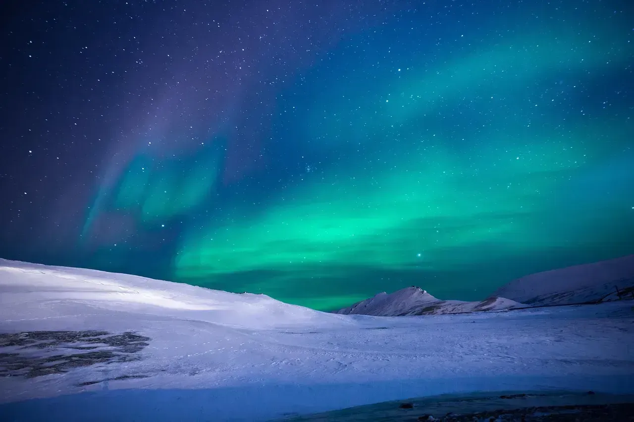 2. STEVE - The Purple Ribbon That Wasn't an Aurora (Image Credits: Pixabay)