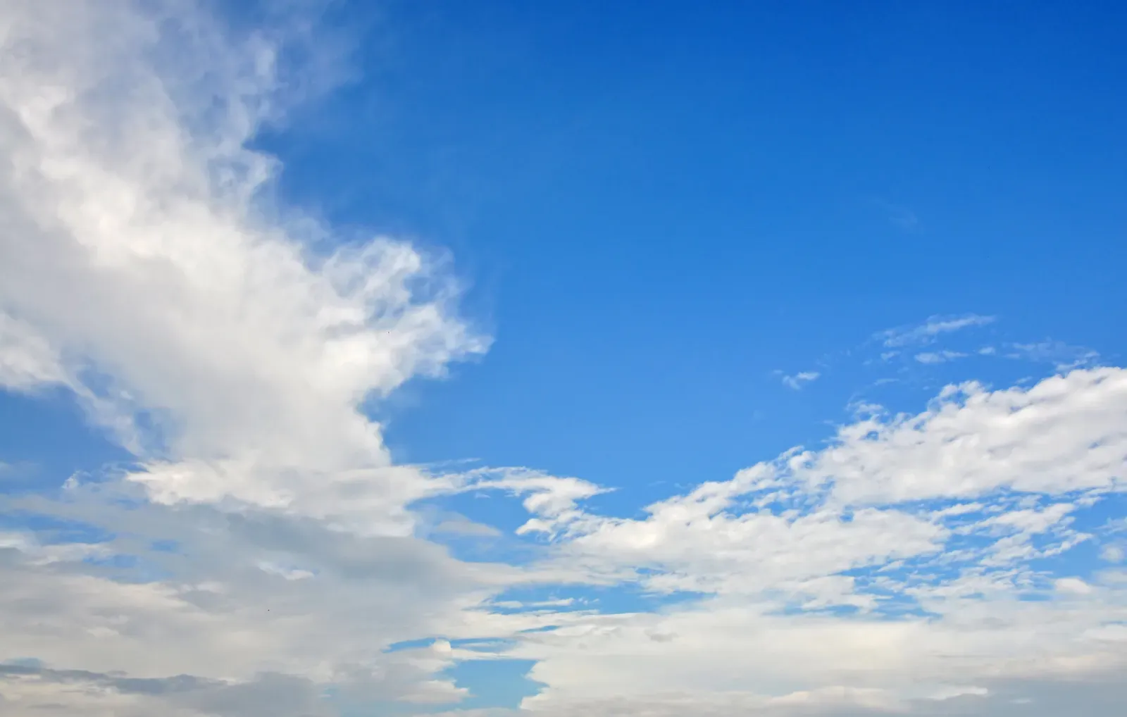 Stratocumulus clouds (By Joydeep, CC BY-SA 3.0)