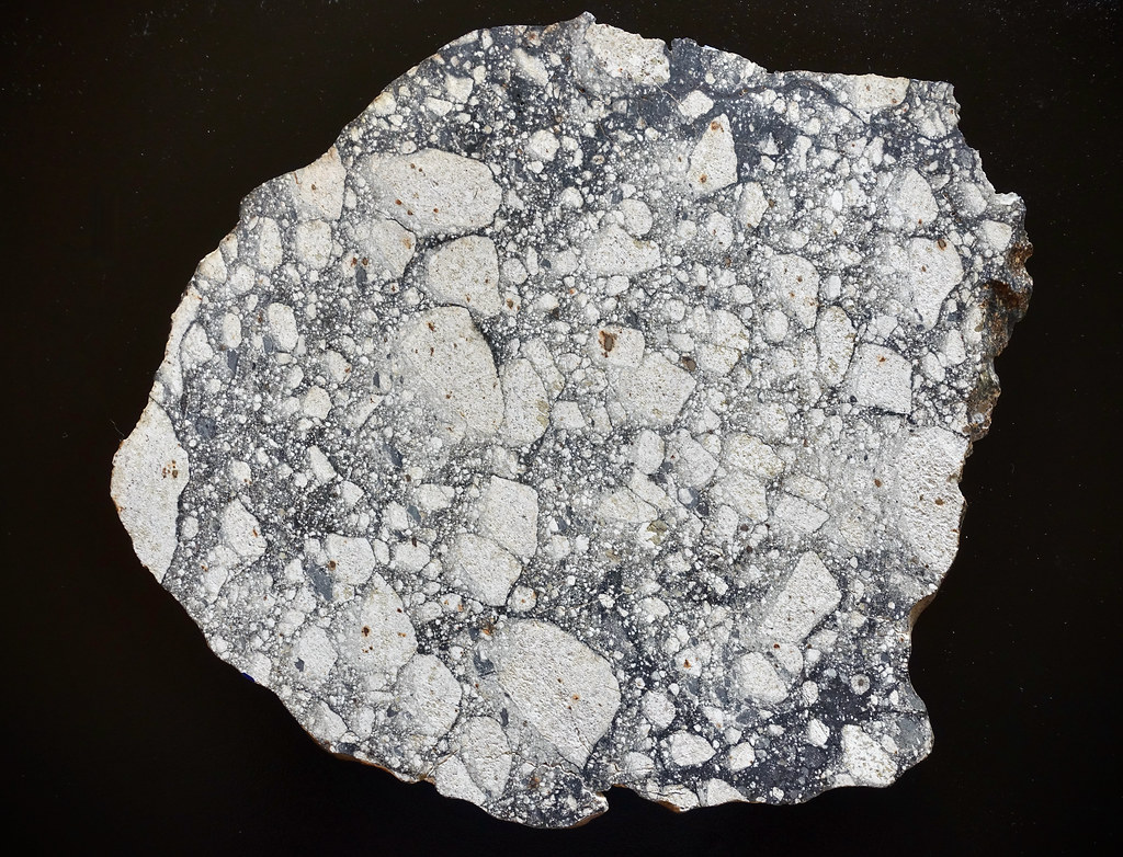 Scientists Found Possible Moon Mantle Material (image credits: flickr)