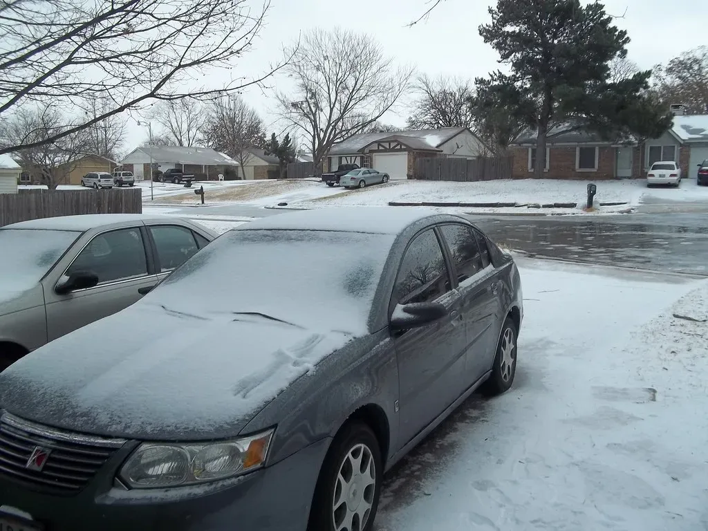4. Not Clearing Snow Off the Entire Vehicle (Mike Overall, Flickr, CC BY-SA 2.0)