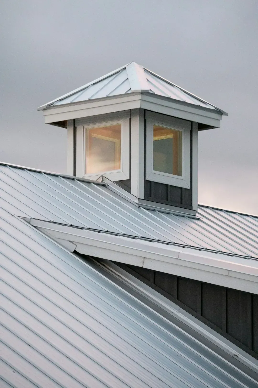 10. Light-colored exteriors and metal roofing to reflect heat (Image Credits: Unsplash)