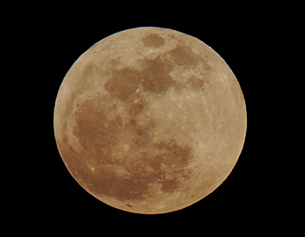 A Bright Obstacle for Meteor Watchers (image credits: flickr)
