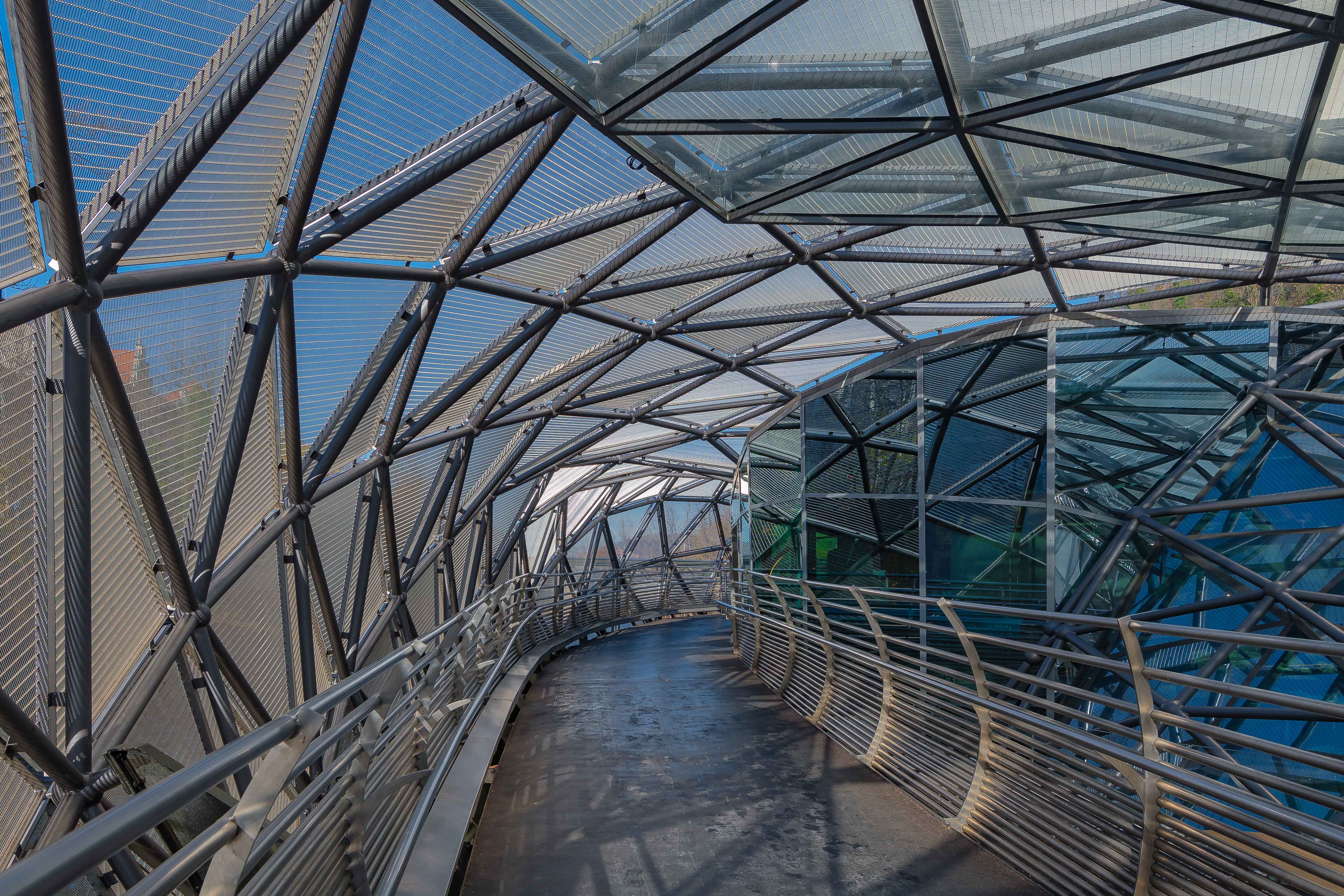 2. Steel and Aluminum: The Ongoing Battle (image credits: wikimedia)