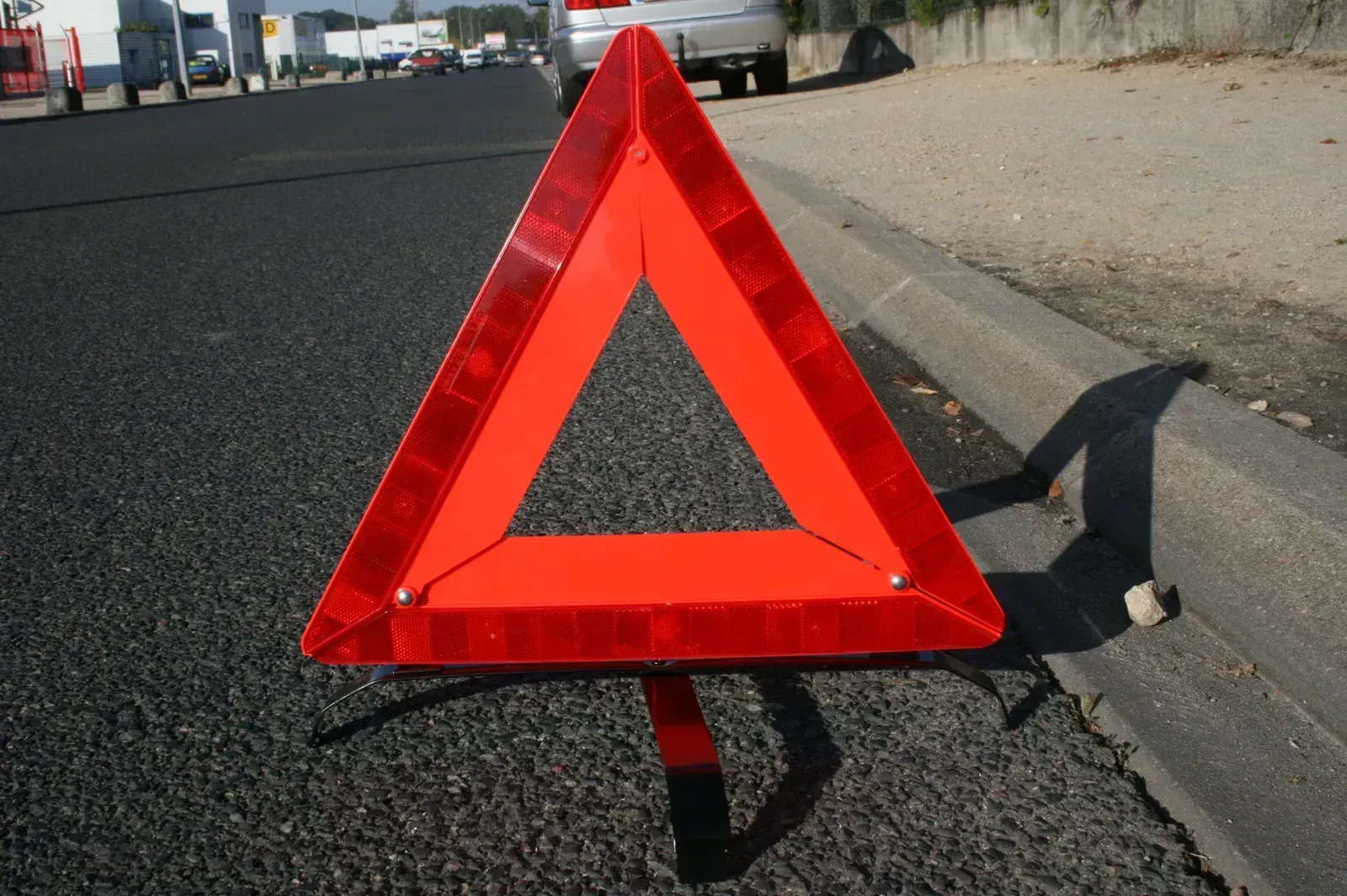 13. Reflective triangles or flares (By Roulex 45, CC BY-SA 3.0)