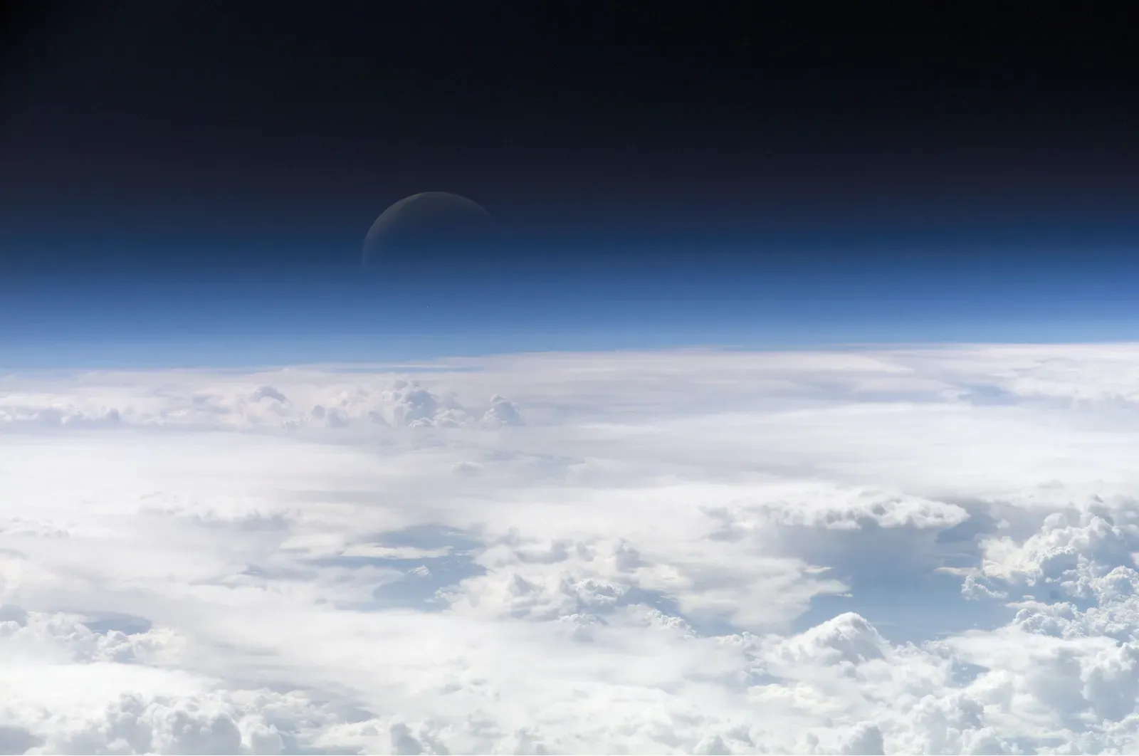 An unusually early stratospheric warming event set the stage (By NASA Earth Observatory, Public domain)