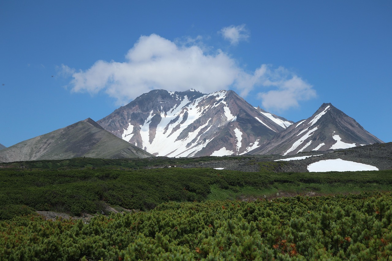 Seven Volcanoes Become Active (image credits: pixabay)