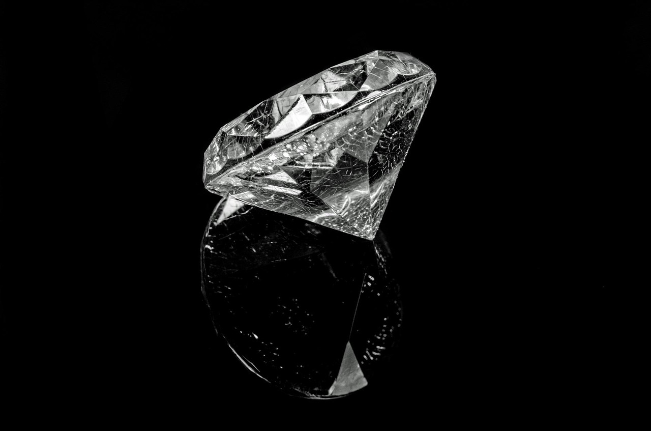 The Science Behind Diamond Color Creation (image credits: pixabay)