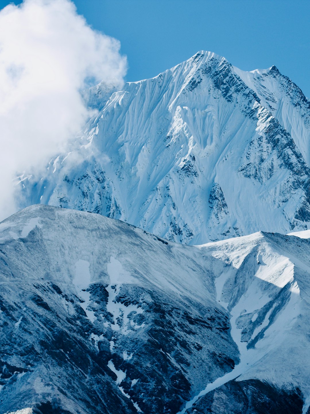 The Mystery of Everest's True Height (image credits: unsplash)
