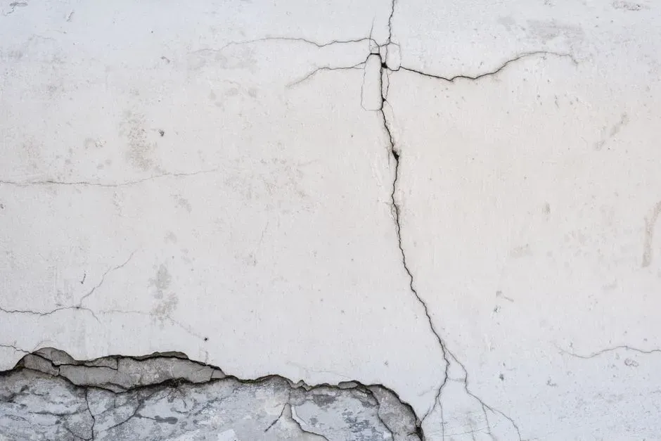 3. Cracks or Leaning Sections in Your Seawall or Bulkhead (Image Credits: Pexels)