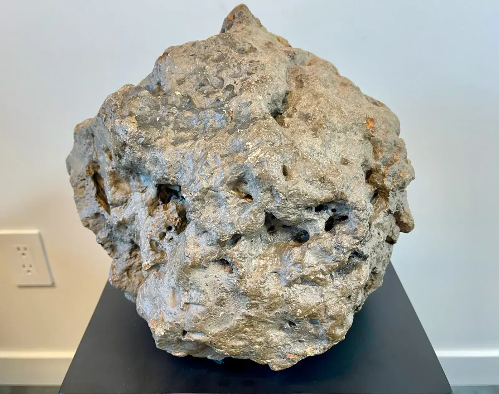 The equator: a subtle statistical edge in risk (Jikharra 001  -  a huge eucrite from Asteroid 4 Vesta with vesicles all over, CC BY 2.0)
